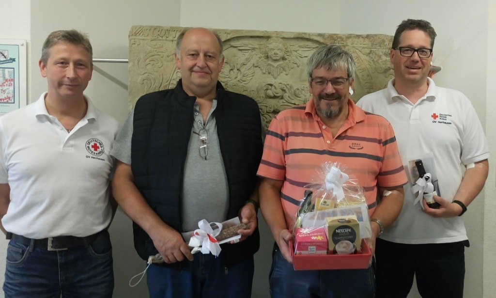 2. Vorsitzender Ralf Hagedorn bedankt sich bei Michael Reinecke, Rolf Laue und Christian Appun (v.l.), Foto: K. Hartung
